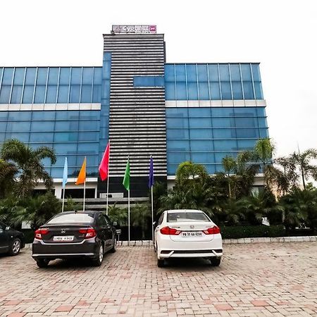 La Silver Leaf Hotel Nawāshahr Buitenkant foto