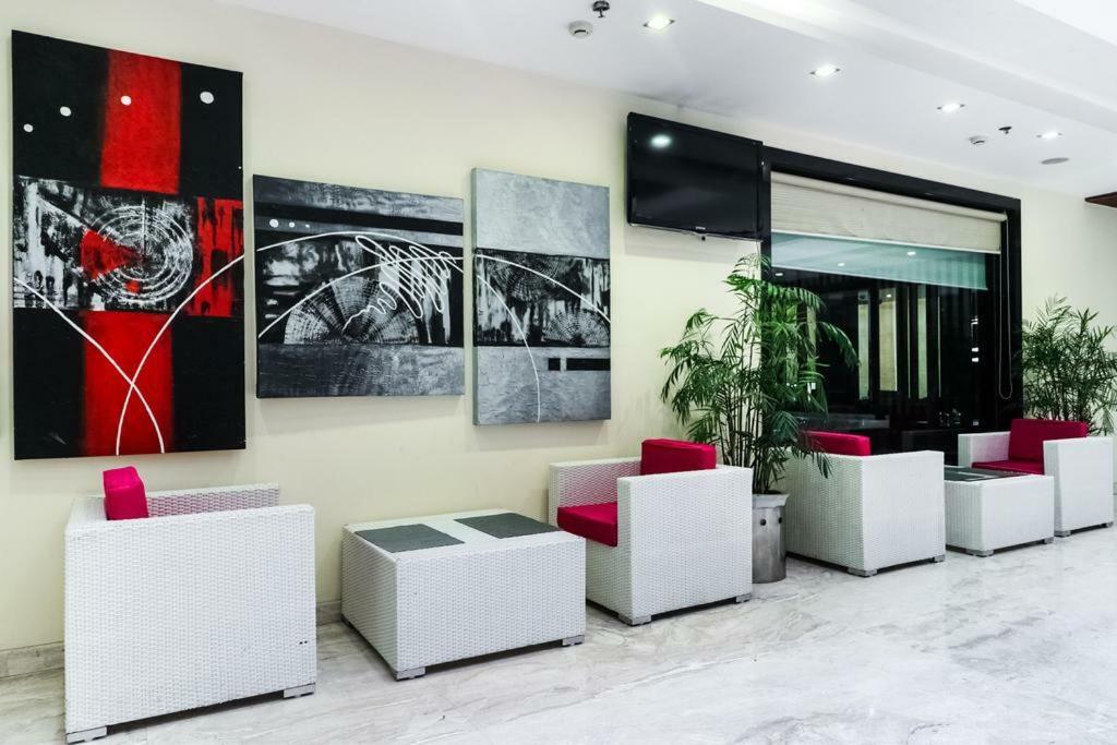 La Silver Leaf Hotel Nawāshahr Buitenkant foto