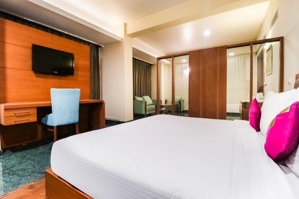 La Silver Leaf Hotel Nawāshahr Buitenkant foto