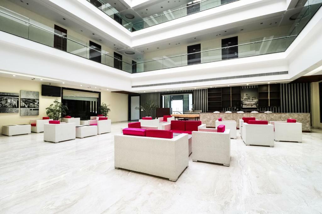 La Silver Leaf Hotel Nawāshahr Buitenkant foto
