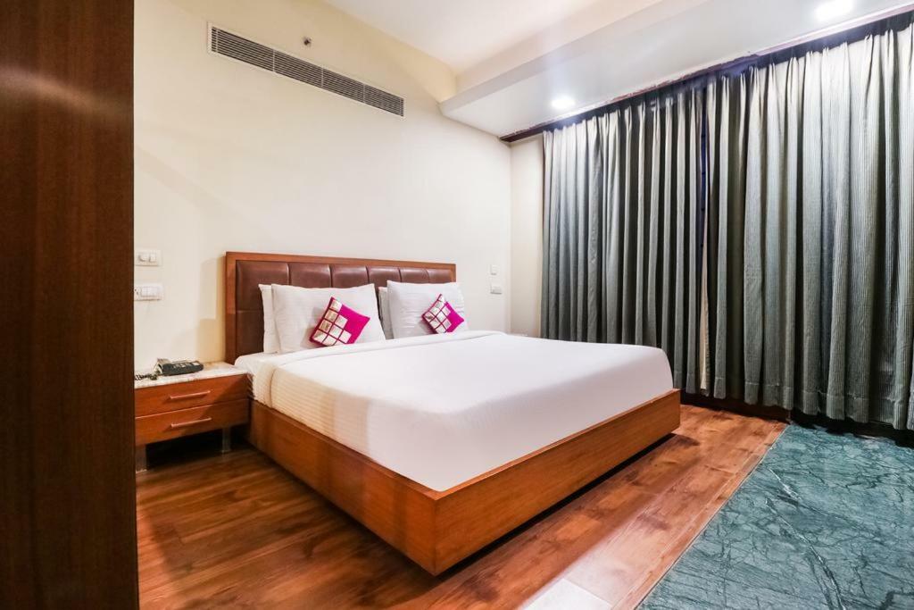 La Silver Leaf Hotel Nawāshahr Buitenkant foto