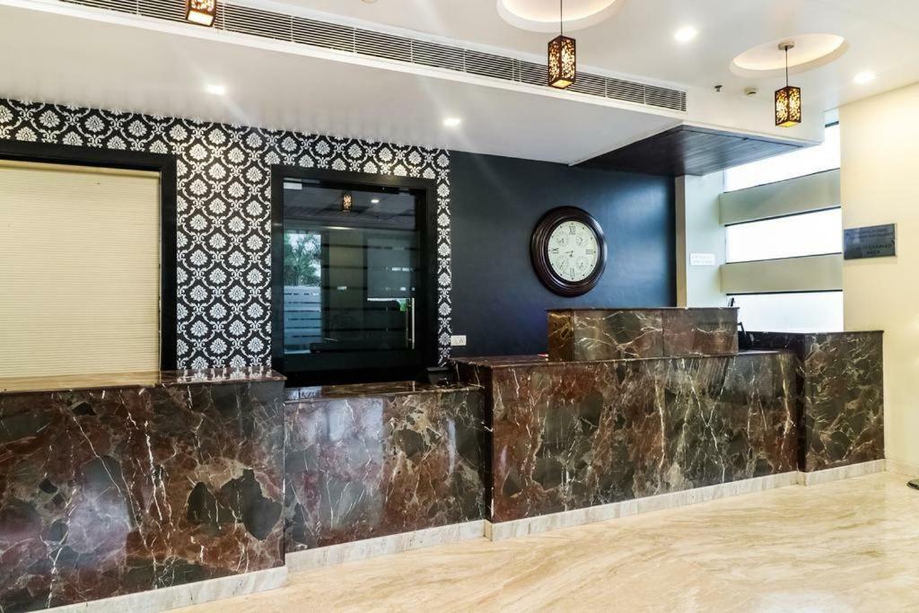La Silver Leaf Hotel Nawāshahr Buitenkant foto