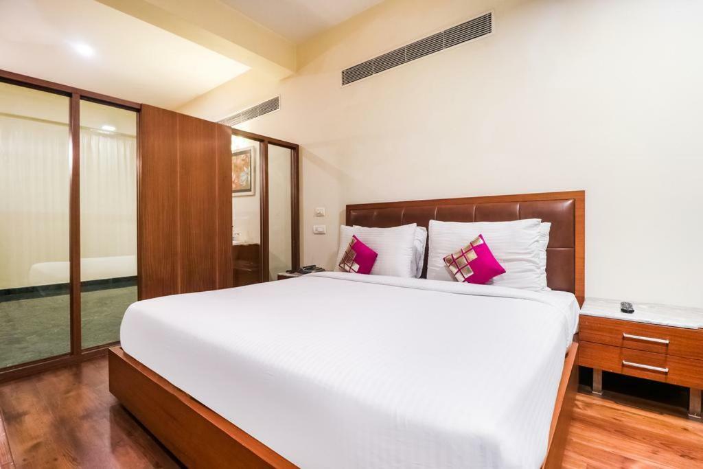 La Silver Leaf Hotel Nawāshahr Buitenkant foto