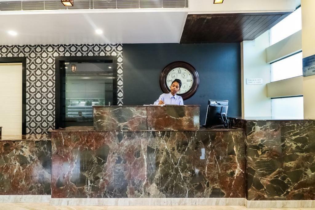 La Silver Leaf Hotel Nawāshahr Buitenkant foto