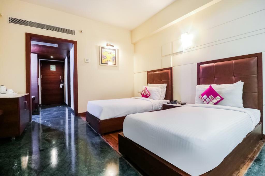 La Silver Leaf Hotel Nawāshahr Buitenkant foto