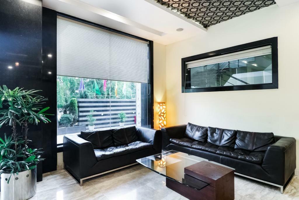 La Silver Leaf Hotel Nawāshahr Buitenkant foto