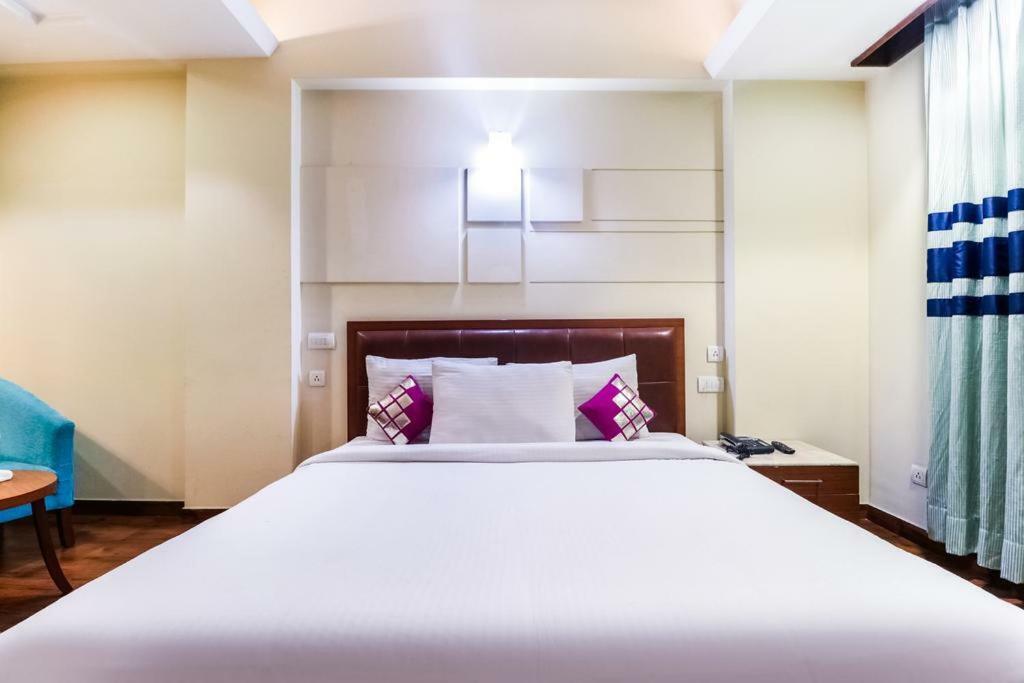 La Silver Leaf Hotel Nawāshahr Buitenkant foto