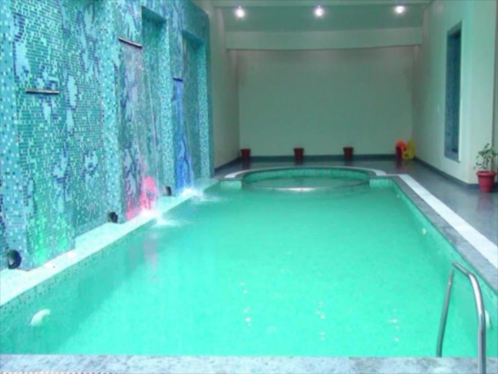 La Silver Leaf Hotel Nawāshahr Buitenkant foto